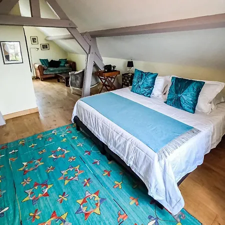 23 Guest house *